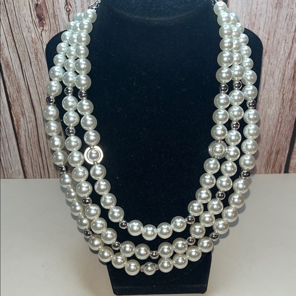Elegant Multi-Strand Pearl Necklace - Picture 3 of 6